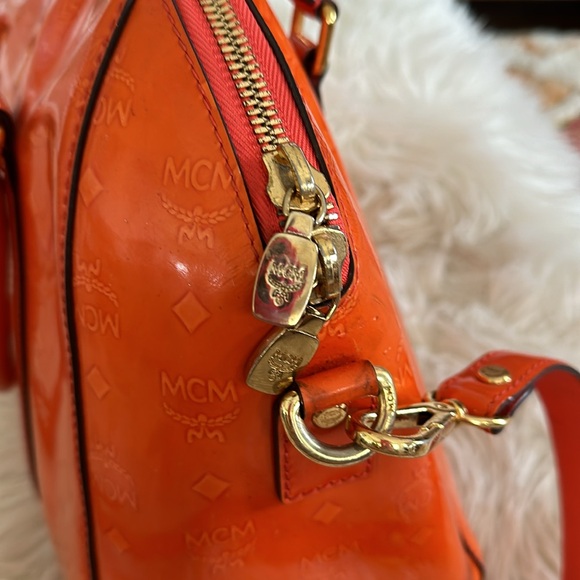 Gorgeous MCM handbag with Crossbody strap - Picture 5 of 8